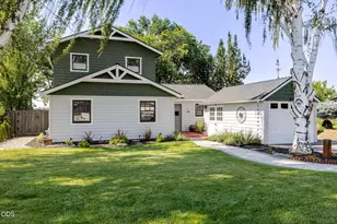 637 NW Canyon Dr, Redmond, OR 97756 - Photo 2