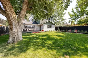 637 NW Canyon Dr, Redmond, OR 97756 - Photo 10