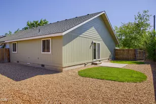 2741 SW 28th St, Redmond, OR 97756 - Photo 6