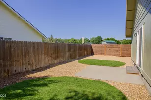 2741 SW 28th St, Redmond, OR 97756 - Photo 4