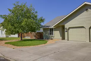 2741 SW 28th St, Redmond, OR 97756 - Photo 2