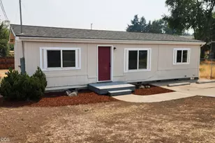 623 SW 2nd St, Madras, OR 97741 - Photo 2