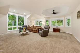 100 Twisted Pine Dr, Grants Pass, OR 97527 - Photo 8