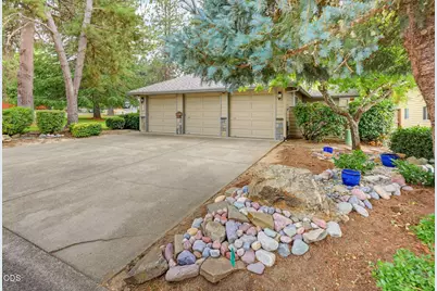 100 Twisted Pine Drive, Grants Pass, OR 97527 - Photo 2