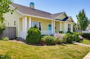 3832 Sherwood Park Dr, Medford, OR 97504 - Photo 2
