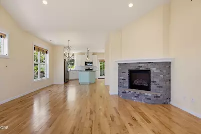 3832 Sherwood Park Drive, Medford, OR 97504 - Photo 6