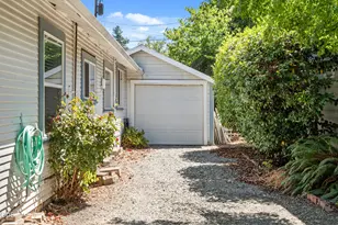 19 Vancouver Ave, Medford, OR 97504 - Photo 4