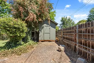 19 Vancouver Ave, Medford, OR 97504 - Photo 28