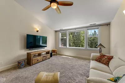 375 Mountain Paradise Drive, Grants Pass, OR 97526 - Photo 18