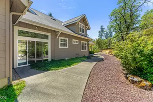 375 Mountain Paradise Dr, Grants Pass, OR 97526 - Photo 56