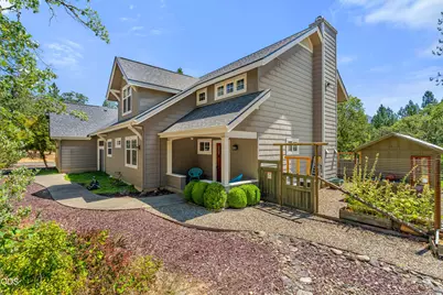 375 Mountain Paradise Drive, Grants Pass, OR 97526 - Photo 4