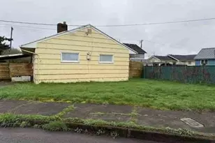 2407 10th St, Tillamook, OR 97141 - Photo 2