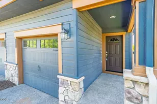 20289 Schaeffer Dr, Bend, OR 97703 - Photo 6
