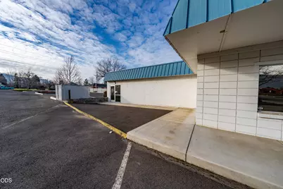 209 N Pacific Highway, Talent, OR 97540 - Photo 48