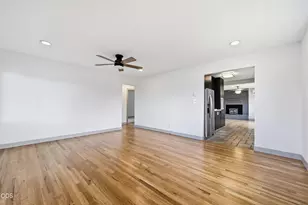 1056 SW 12th St, Redmond, OR 97756 - Photo 2