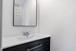 1056 SW 12th St, Redmond, OR 97756 - Photo 8