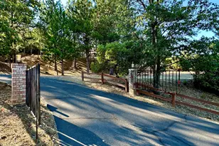 197 Timberlake Dr, Ashland, OR 97520 - Photo 2