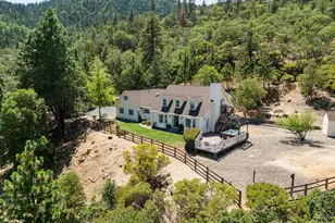 197 Timberlake Dr, Ashland, OR 97520 - Photo 2