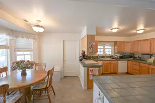 412 Country Ct, Shady Cove, OR 97539 - Photo 8