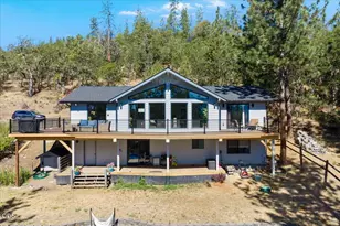 657 Greenleaf Dr, Eagle Point, OR 97524 - Photo 1