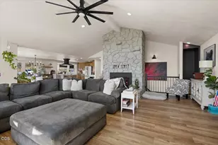 657 Greenleaf Dr, Eagle Point, OR 97524 - Photo 8