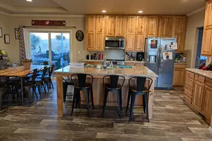 13210 Table Rock Rd, Central Point, OR 97502 - Photo 2