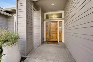 4002 Crystal Springs Dr, Medford, OR 97504 - Photo 2