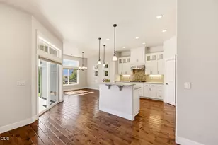 4002 Crystal Springs Dr, Medford, OR 97504 - Photo 10