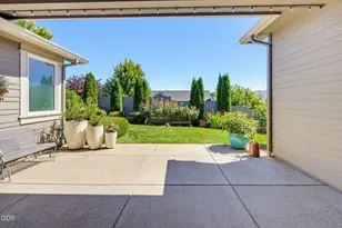 4002 Crystal Springs Dr, Medford, OR 97504 - Photo 36