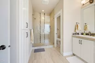 4002 Crystal Springs Dr, Medford, OR 97504 - Photo 22