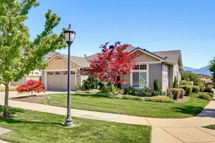 4002 Crystal Springs Dr, Medford, OR 97504 - Photo 2
