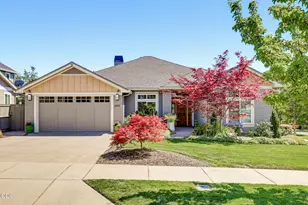 4002 Crystal Springs Dr, Medford, OR 97504 - Photo 1