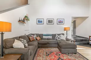 902 NW Ogden Ave, Bend, OR 97703 - Photo 4
