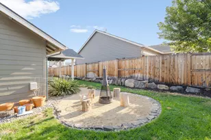 320 NW 33rd St, Redmond, OR 97756 - Photo 32