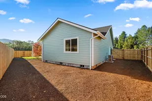 1106 Cascade Loop, Cave Junction, OR 97523 - Photo 28