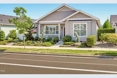1529 N Haskell Street, Central Point, OR 97502 - Photo 2