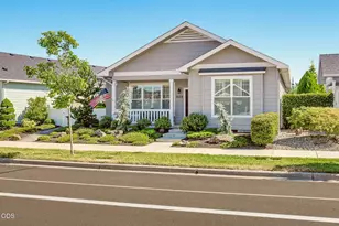 1529 N Haskell St, Central Point, OR 97502 - Photo 2