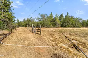 7606 Monument Dr, Grants Pass, OR 97526 - Photo 6