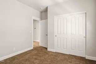20651 NE Sierra Dr, Bend, OR 97701 - Photo 12