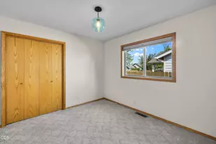 2124 NE Carrie Ln, Bend, OR 97701 - Photo 24