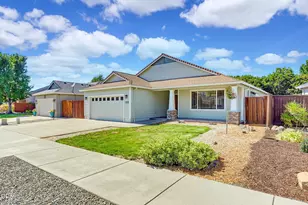 155 Glenwood Dr, Eagle Point, OR 97524 - Photo 2