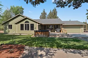 10898 NW Kingwood Dr, Redmond, OR 97756 - Photo 2