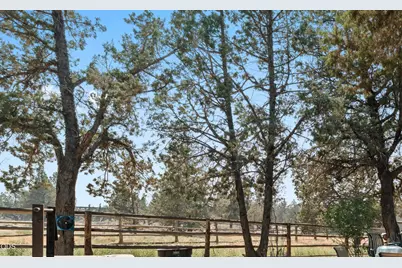 10898 NW Kingwood Drive, Redmond, OR 97756 - Photo 8