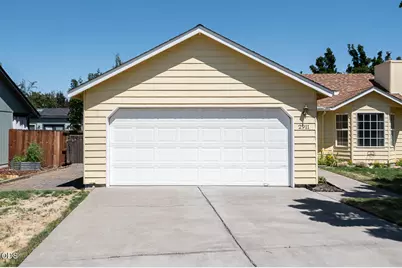 2911 SW Reindeer Avenue, Redmond, OR 97756 - Photo 2