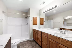 1403 Larson Creek Dr, Medford, OR 97504 - Photo 20