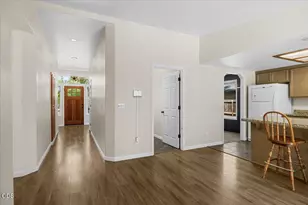 1403 Larson Creek Dr, Medford, OR 97504 - Photo 14