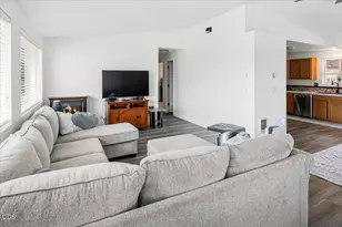 3146 SW Pumice Pl, Redmond, OR 97756 - Photo 2