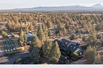 18025 Cascade Estates Drive, Bend, OR 97703 - Photo 2