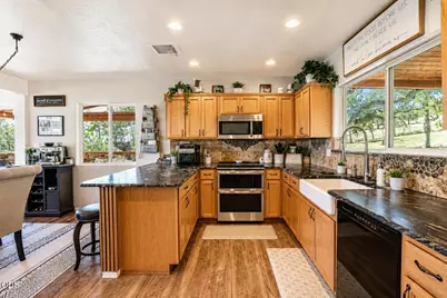 10643 Antioch Road, White City, OR 97503 - Photo 4