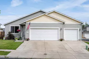 725 NE Robin Pl, Prineville, OR 97754 - Photo 2